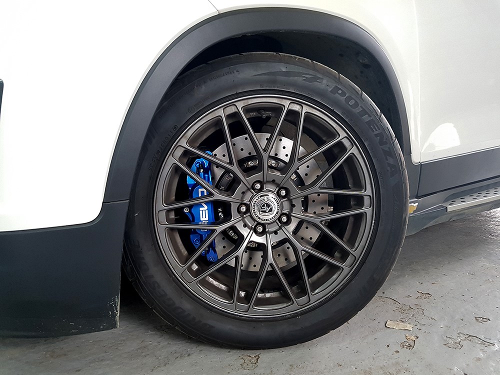 쉐보레 트랙스 SEVO S52 4P 브레이크 345 KIT 장착 작업. 